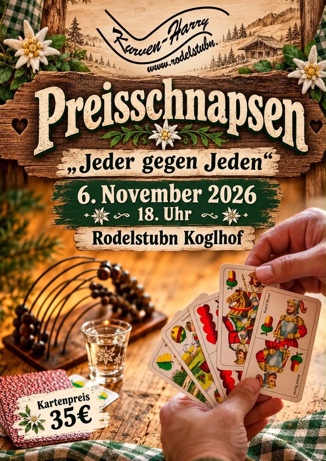 Eine Person hält ein Kartenspiel vor einem Holzschild, auf dem 'Preisschampsen' und 'Jeder gegen Jeden' steht. Das Bild zeigt auch ein Glas Wasser, ein kleines Notizbuch und eine Karte mit dem Text 'Kartenpreis 35€'.