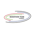 Das Logo für Marathon Team Fussach, mit einem stilisierten Oval, mehrfarbigen Linien und dem Text Marathon Team Fussach in der Mitte.