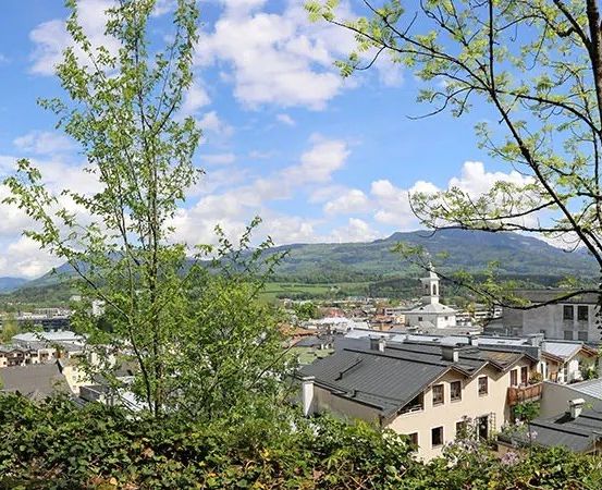 Bild enthält, Landscape, Nature, Outdoors, Scenery, Panoramic, Neighborhood, City, Street, Path, Countryside