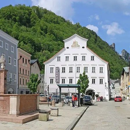 Bild enthält, City, Neighborhood, Road, Street, Urban, Scenery, Condo, Downtown, Landscape, Path