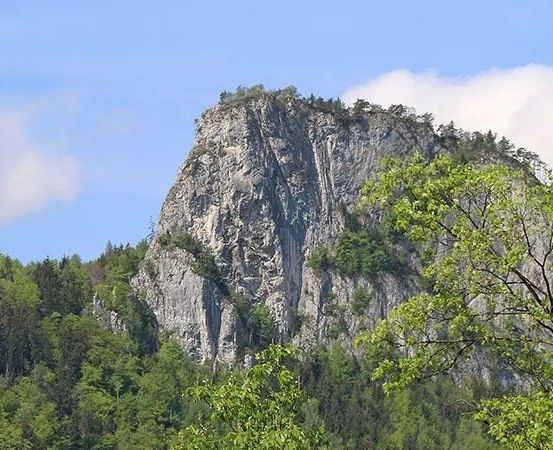 Bild enthält, Nature, Outdoors, Scenery, Landscape, Panoramic, Vegetation, Mountain Range, Peak, Tree, Rock