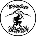 Ein Logo mit einer Bergsilhouette, einem Wesen mit Korb und dem Namen 'Weinitzer Bergteiln' in einer stilisierten Schrift.
