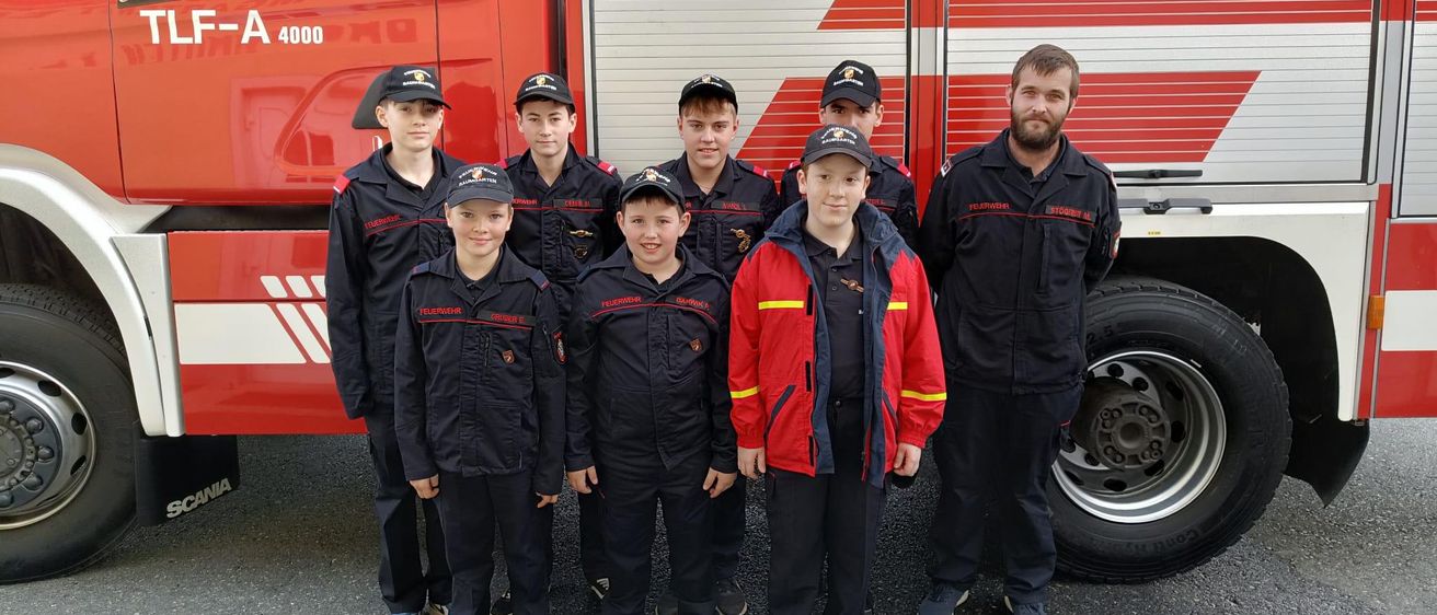 Bild enthält, People, Person, Baseball Cap, Coat, Jacket, Adult, Male, Man, Boy, Child