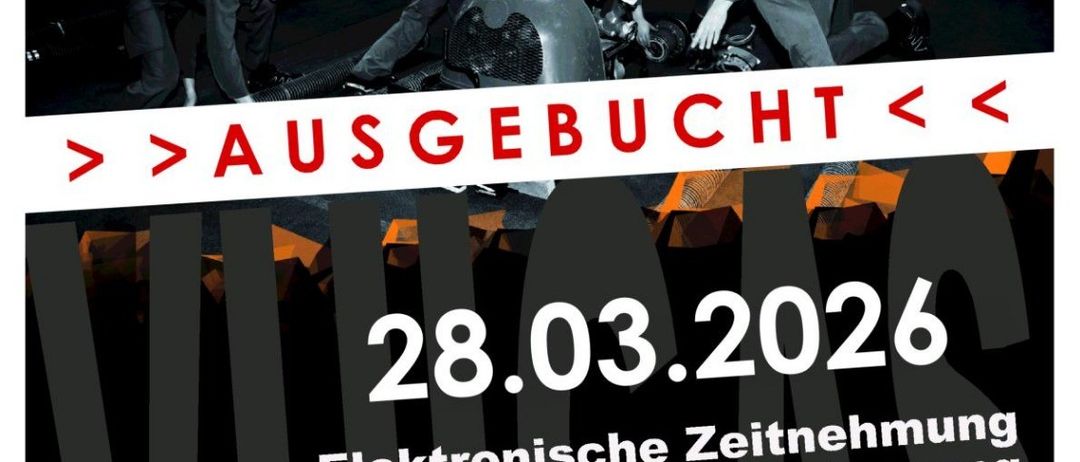 Plakat für Baumgarten-Event, zeigt Mechaniker, die an einem Motorrad arbeiten. Datum: 28.03.2026, mit Text auf Deutsch, einschließlich 'Baumgarten', 'Ausgebucht' und 'BAM - PARTY'.