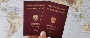 Bild enthält, Text, Document, Id Cards, Passport