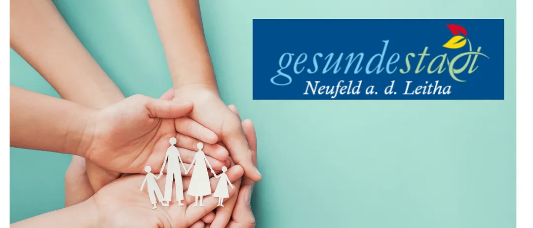 Ein Plakat für den Neufelder Gesundheits- und Pflegetag mit Händen, die Papierausschnitte einer Familie halten, einem Kalendersymbol und Veranstaltungsdetails.
