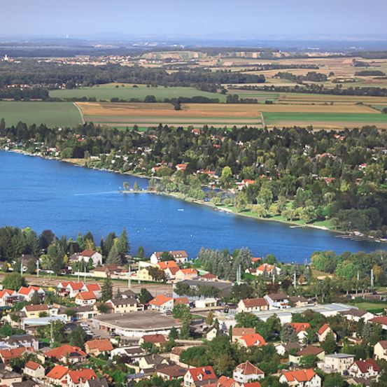 Bild enthält, Outdoors, Nature, Water, Waterfront, Lake, Aerial View, Cityscape, Scenery, Sea, Neighborhood