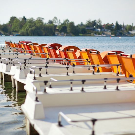 Bild enthält, Water, Waterfront, Port, Nature, Outdoors, Scenery, Pier, Watercraft, Boat, Wheel