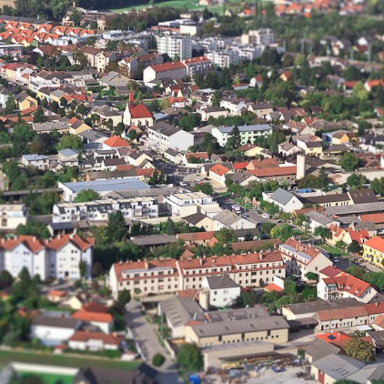Bild enthält, Neighborhood, Architecture, Building, Cityscape, Urban, Outdoors, Suburb, City, Housing, Aerial View