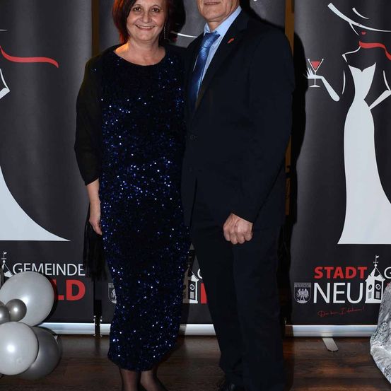 Bild enthält, Fashion, Adult, Male, Man, Person, Female, Woman, Lady, Face, Tie