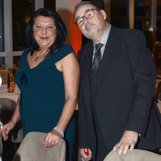 Bild enthält, Blazer, Coat, Jacket, Formal Wear, Suit, Adult, Female, Person, Woman, Portrait