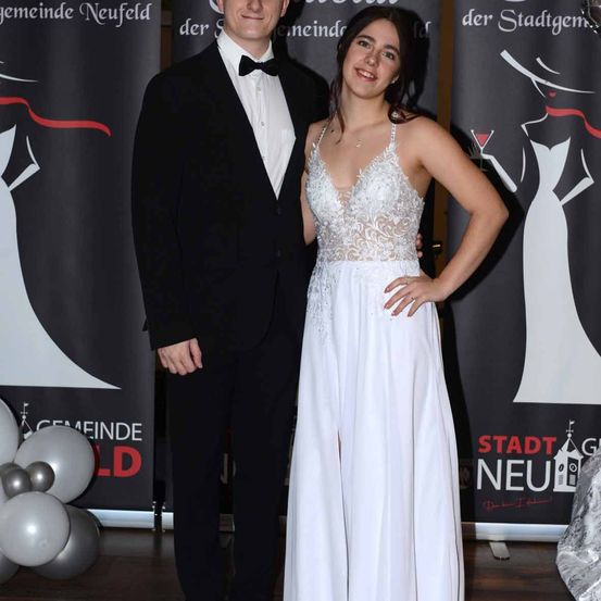 Bild enthält, Fashion, Formal Wear, Adult, Male, Man, Person, Dress, Suit, Bride, Woman