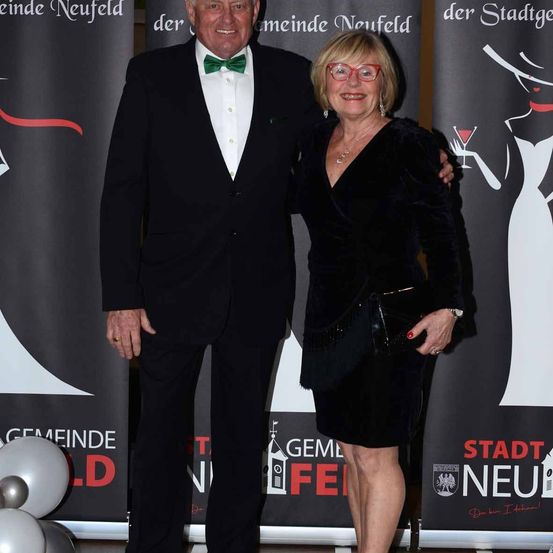 Bild enthält, Fashion, Formal Wear, Suit, Lady, Person, Adult, Male, Man, Coat, Shoe