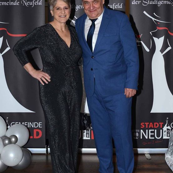 Bild enthält, Fashion, Adult, Female, Person, Woman, Male, Man, Coat, Face, Premiere