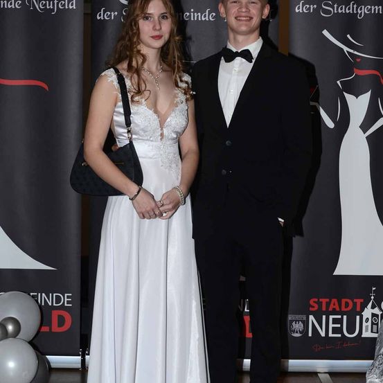 Bild enthält, Fashion, Formal Wear, Suit, Adult, Male, Man, Person, Photobombing, Dress, Face