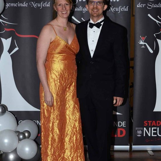 Bild enthält, Fashion, Formal Wear, Dress, Person, Suit, Adult, Male, Man, Face, Coat