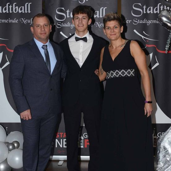 Bild enthält, Fashion, Formal Wear, Suit, People, Person, Adult, Female, Woman, Male, Man