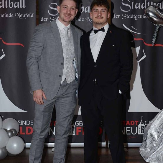 Bild enthält, Fashion, Formal Wear, Suit, Adult, Male, Man, Person, Coat, Tie, Jacket