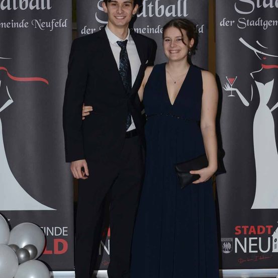 Bild enthält, Fashion, Formal Wear, Suit, Adult, Male, Man, Person, People, Face, Wallet