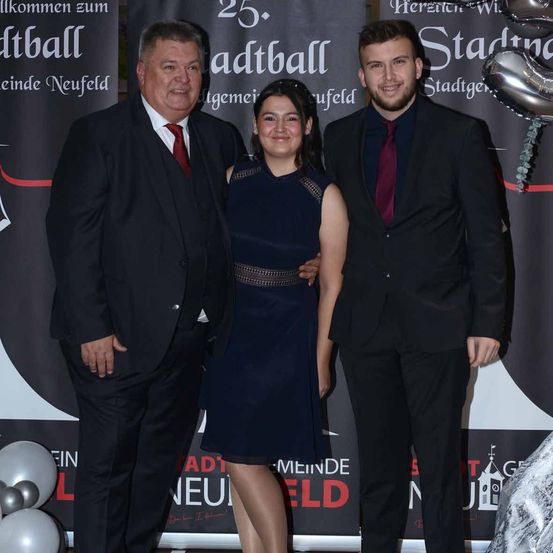 Bild enthält, Fashion, People, Person, Adult, Female, Woman, Male, Man, Face, Shoe