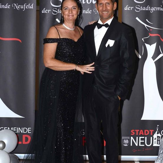 Bild enthält, Fashion, Formal Wear, Suit, Adult, Male, Man, Person, Female, Woman, Coat