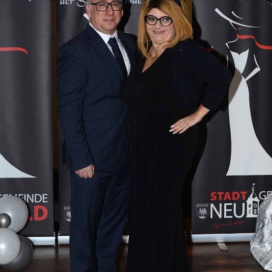 Bild enthält, Fashion, Adult, Female, Person, Woman, Male, Man, Premiere, Face, Tie