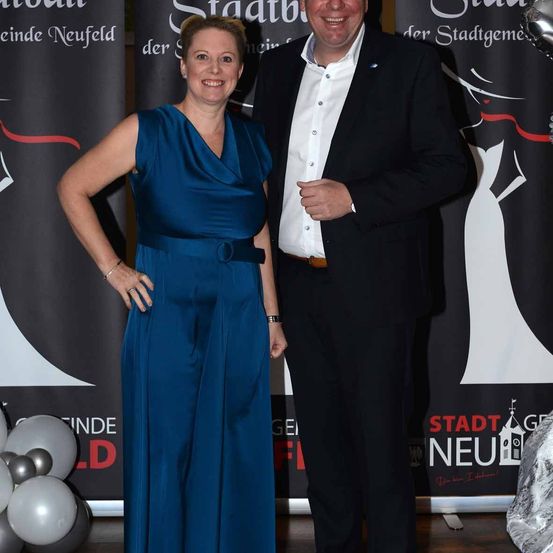 Bild enthält, Fashion, Adult, Female, Person, Woman, Lady, Male, Man, Face, Coat