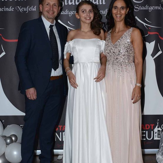 Bild enthält, Fashion, Dress, Adult, Male, Man, Person, Formal Wear, People, Bride, Woman