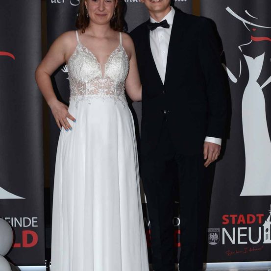 Bild enthält, Fashion, Formal Wear, Adult, Male, Man, Person, Dress, Bride, Female, Woman