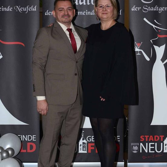 Bild enthält, Fashion, Shoe, Suit, Adult, Male, Man, Person, Coat, Tie, Face