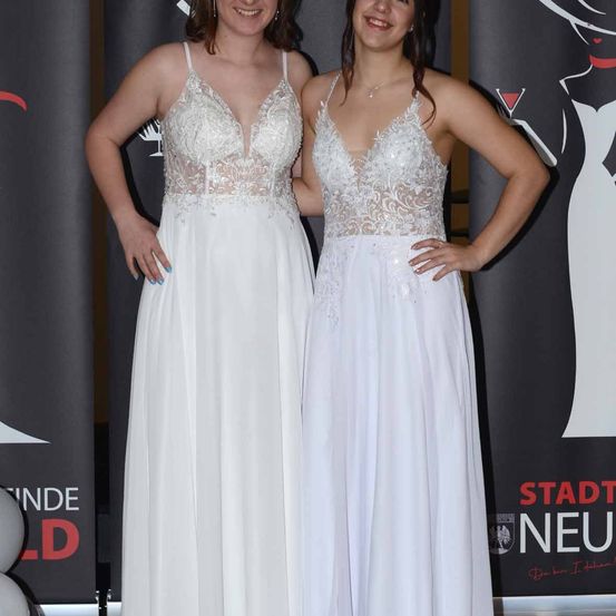 Bild enthält, Fashion, Dress, Formal Wear, Gown, Wedding Gown, Adult, Bride, Female, Person, Woman