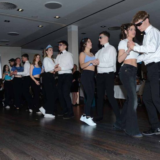 Bild enthält, People, Person, Dancing, Female, Girl, Teen, Adult, Woman, Male, Man