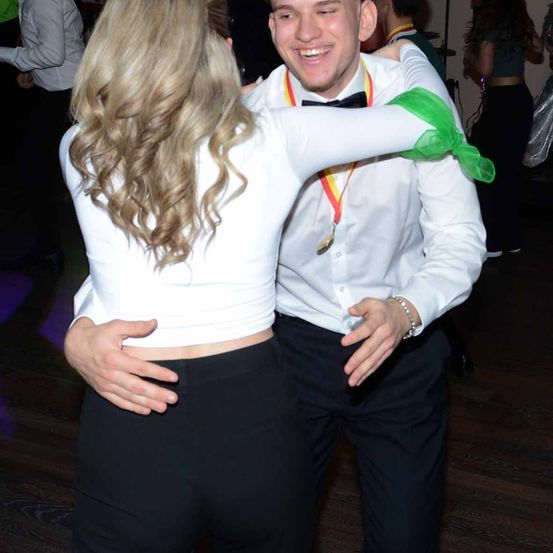 Bild enthält, Person, Portrait, Pants, Jacket, Urban, Costume, People, Suit, Adult, Woman