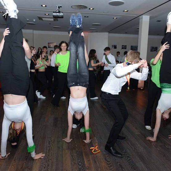 Bild enthält, People, Person, Adult, Female, Woman, Shorts, Shoe, Dancing, Face, Working Out