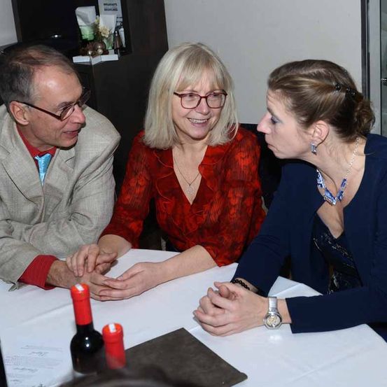 Bild enthält, Adult, Female, Person, Woman, Male, Man, People, Face, Head, Glasses