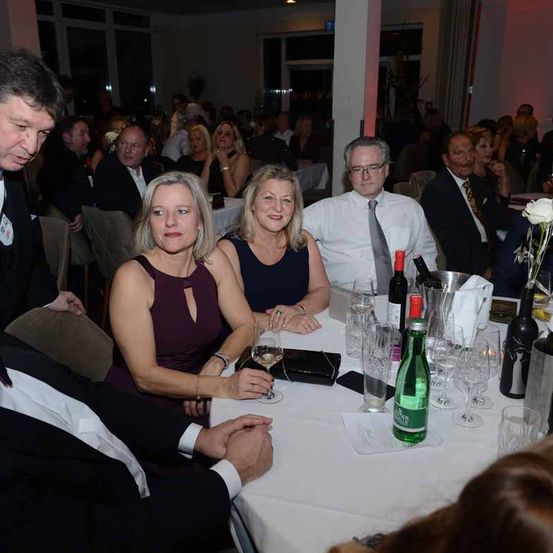 Bild enthält, Suit, Adult, Bride, Female, Person, Woman, Male, Man, People, Party