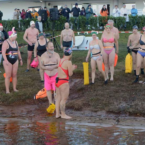 Bild enthält, Person, People, Clothing, Shorts, Swimwear, Underwear, Face, Head