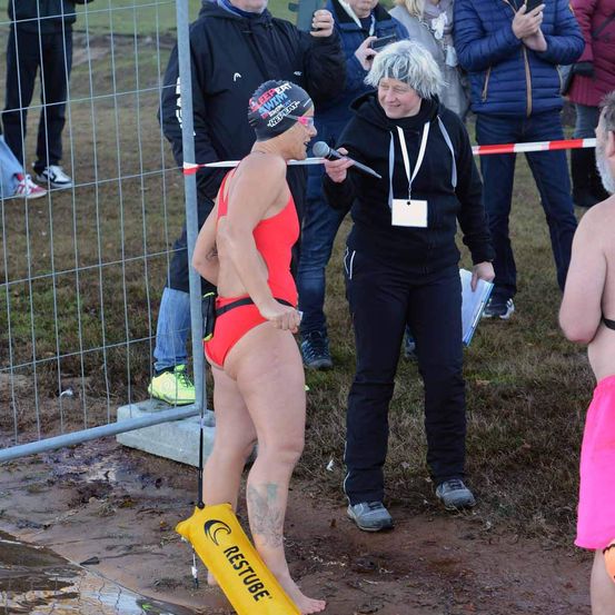 Bild enthält, Jacket, Baton, Boy, Male, Person, Teen, Shorts, Shoe, Tattoo, Face