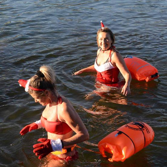 Bild enthält, Lifejacket, Vest, Swimming, Water, Swimwear, Photography, Portrait, Bikini, Nature, Outdoors