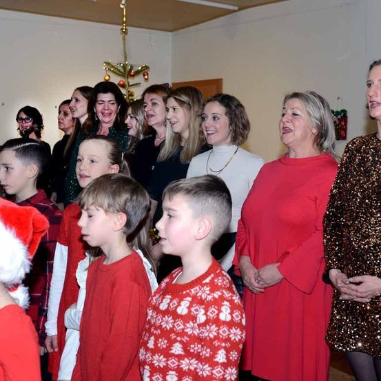 Bild enthält, People, Person, Adult, Female, Woman, Clothing, Dress, Face, Head