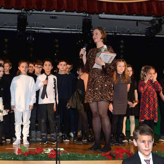 Bild enthält, Adult, Female, Person, Woman, Suit, Boy, Child, Male, Face, Dress