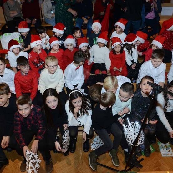 Bild enthält, Festival, Adult, Bride, Female, Person, Woman, Boy, Child, Male, Girl