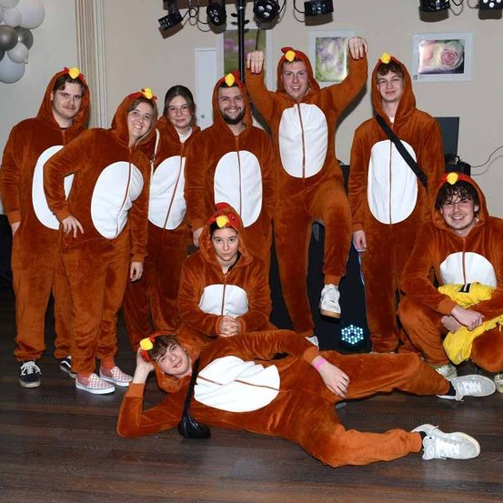 Bild enthält, People, Person, Groupshot, Adult, Male, Man, Costume, Photography, Face, Portrait