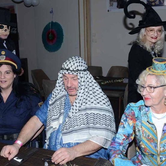 Bild enthält, People, Person, Adult, Female, Woman, Face, Male, Man, Lady, Glasses