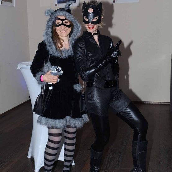 Bild enthält, Clothing, Coat, Festival, Hosiery, Sock, Halloween, Person, Face, Jacket, Toy