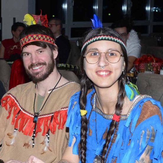 Bild enthält, Costume, Person, Glasses, Face, Head, Adult, Male, Man, People, Suit