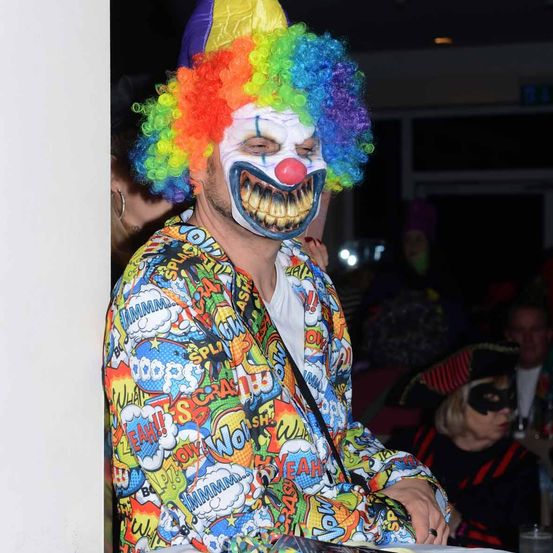 Bild enthält, Adult, Female, Person, Woman, Face, Head, Performer, Hair