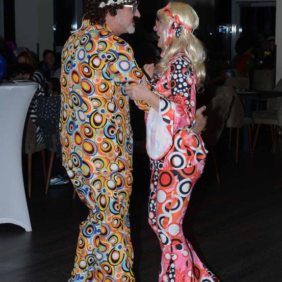 Bild enthält, Dress, Person, Portrait, Adult, Bride, Female, Woman, Formal Wear, Costume, Dancing