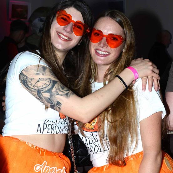 Bild enthält, Accessories, Sunglasses, Person, Skin, Tattoo, Portrait, Photobombing, Glasses, Adult, Man