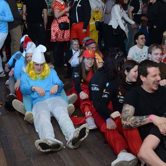 Bild enthält, People, Person, Adult, Female, Woman, Male, Man, Bride, Shoe, Face